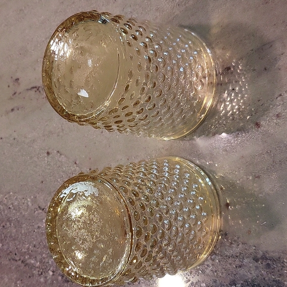 2 Beautiful Glasses - Picture 2 of 7